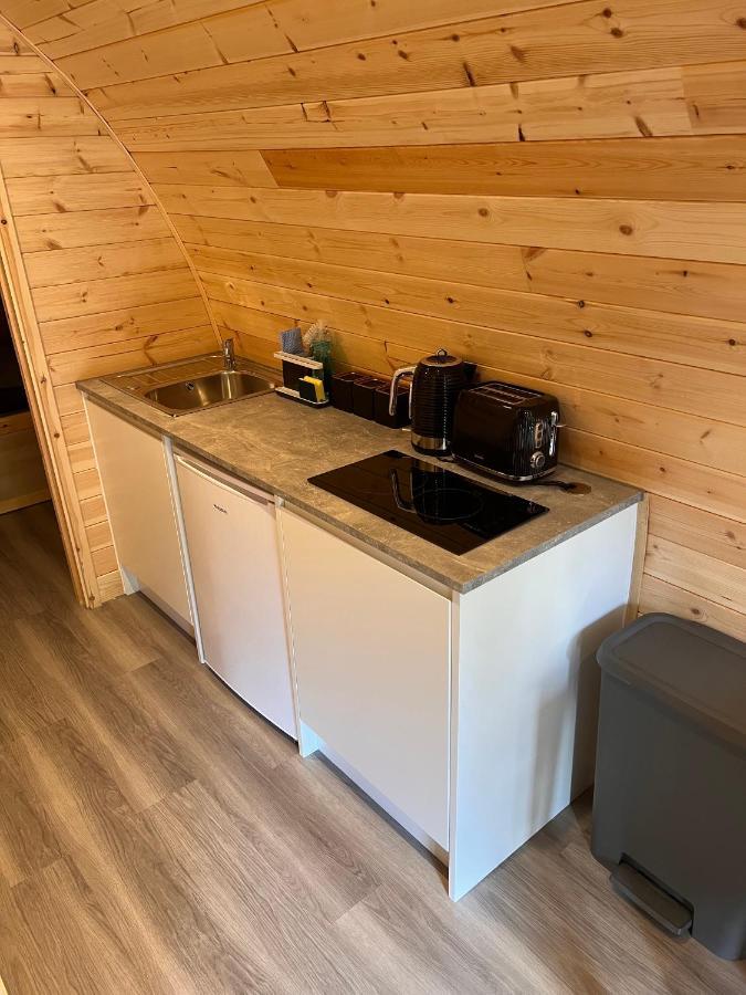 Cosy And Eco-Friendly Cabins Next To 16Th Century Pub Ньюмаркет Экстерьер фото