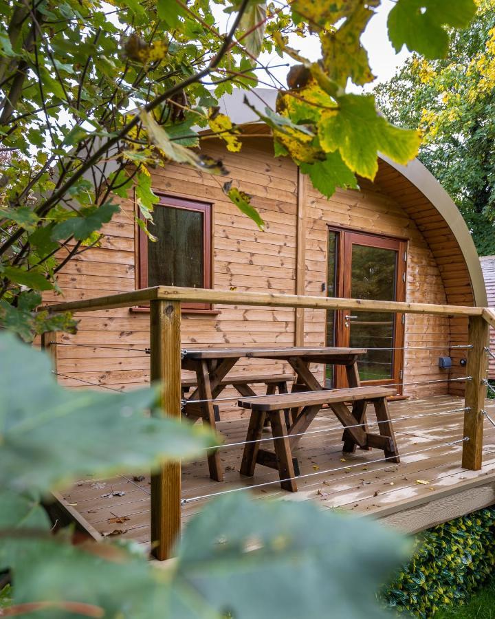 Cosy And Eco-Friendly Cabins Next To 16Th Century Pub Ньюмаркет Экстерьер фото