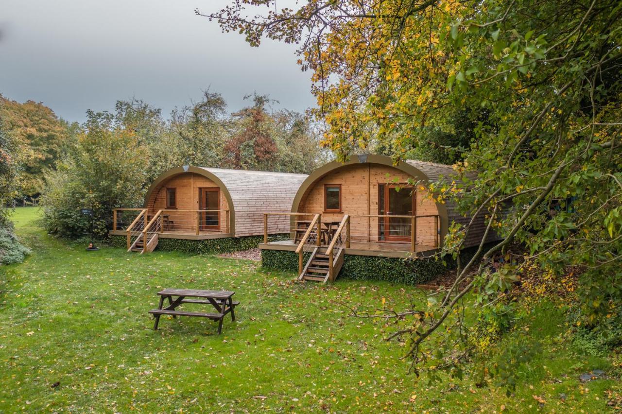 Cosy And Eco-Friendly Cabins Next To 16Th Century Pub Ньюмаркет Экстерьер фото