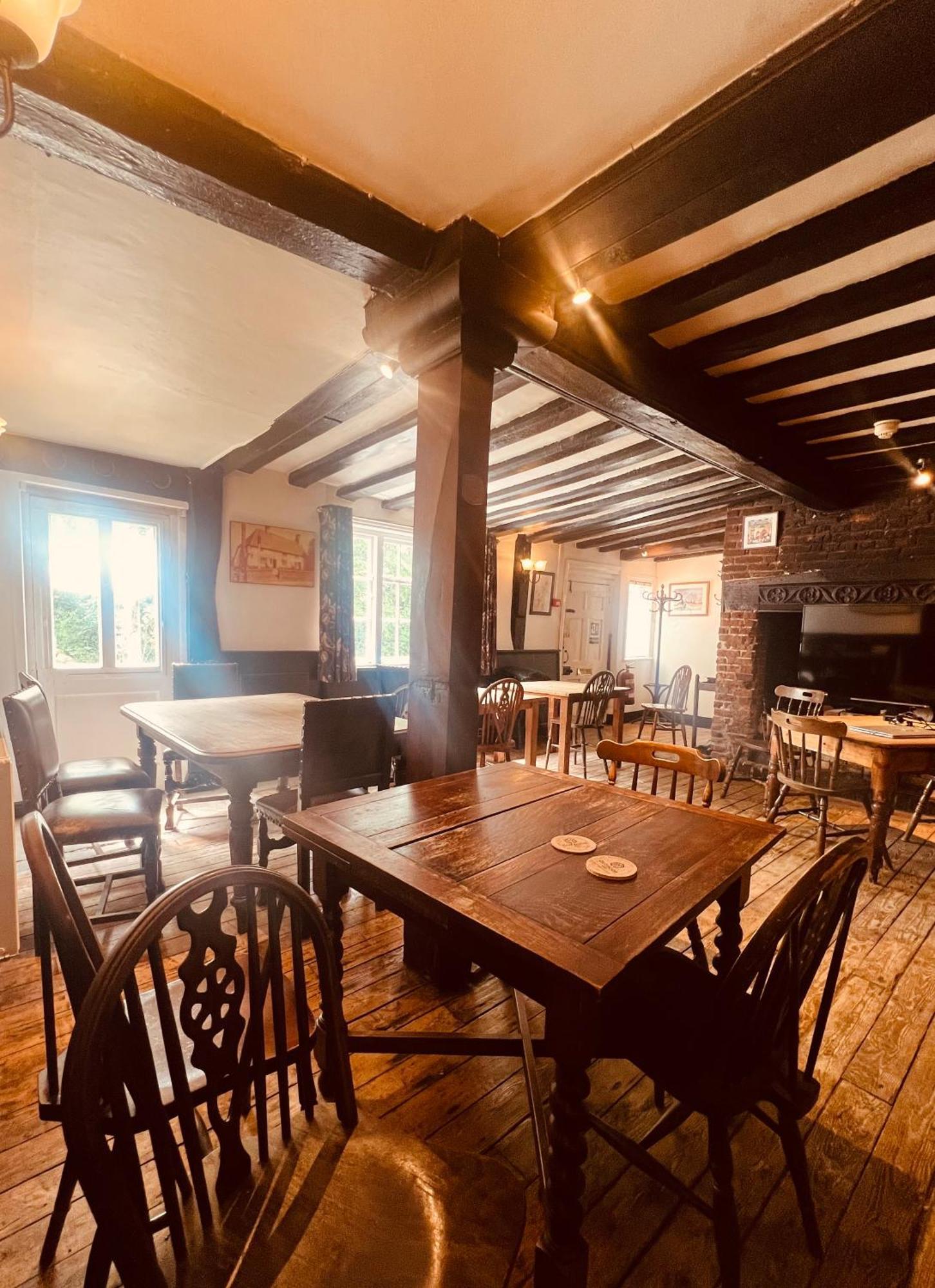 Cosy And Eco-Friendly Cabins Next To 16Th Century Pub Ньюмаркет Экстерьер фото